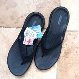 NWT SKECHERS GEN 5 CUSHIONING